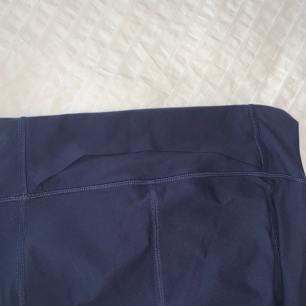 Blue under Armour cold gear leggings. 3/4 length. - Picture 3 of 4